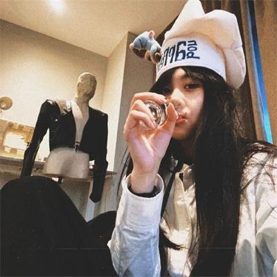 不装了，我比英雄还强